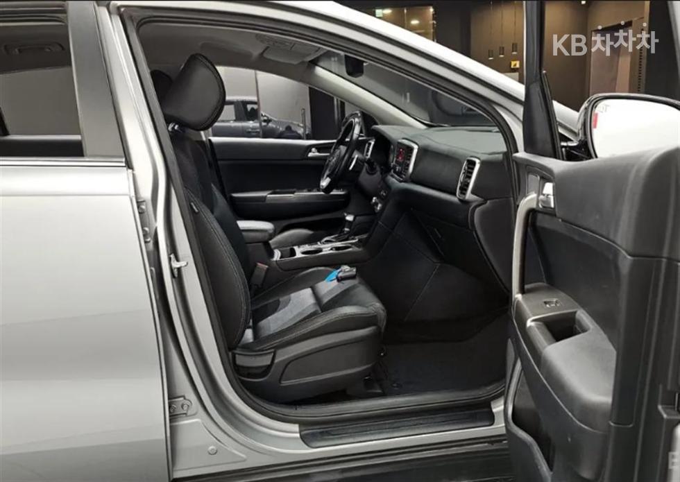 2021 - kia sportage