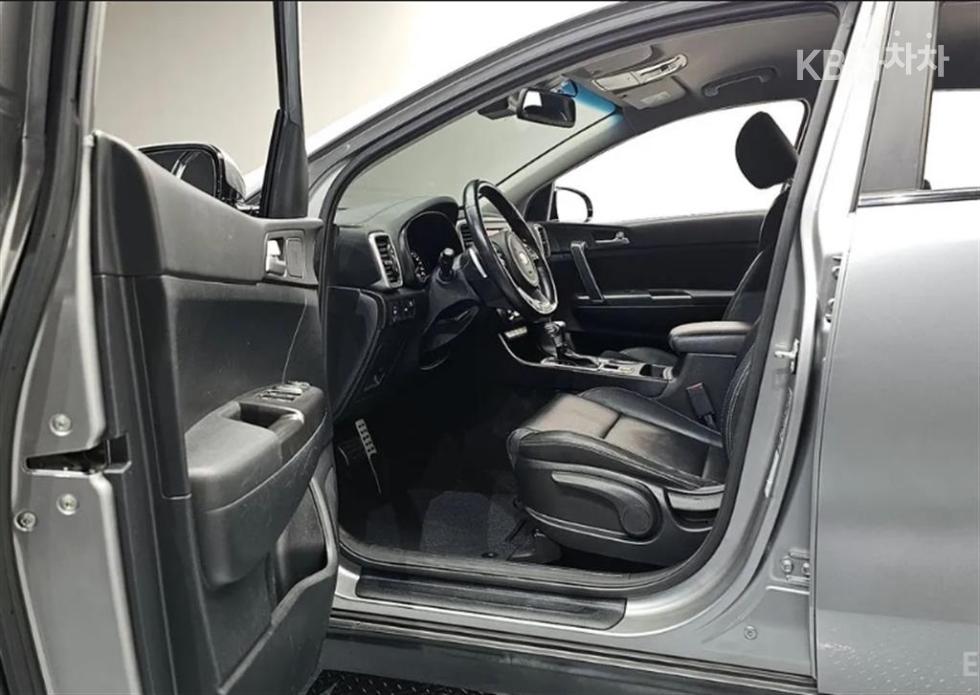 2021 - kia sportage