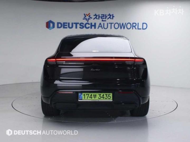 Porsche Macan EV Turbo Base Type 5