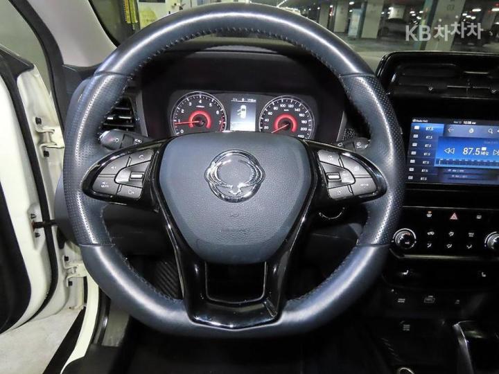 KG Mobility (Ssangyong) Tivoli Gasoline V3 2WD Base Type 9