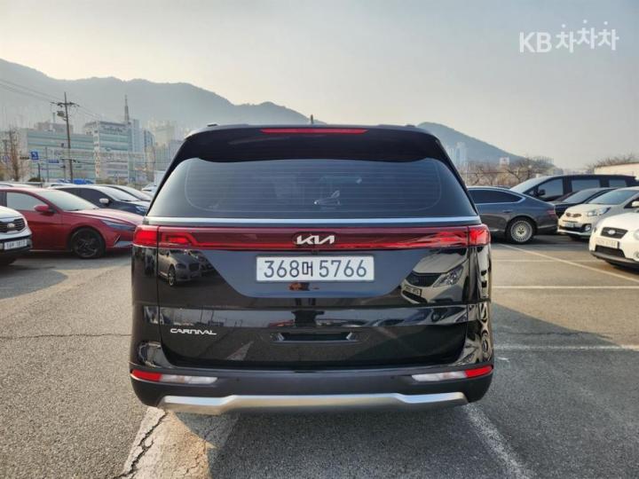 Kia Carnival D2.2 Noblesse — фото 3