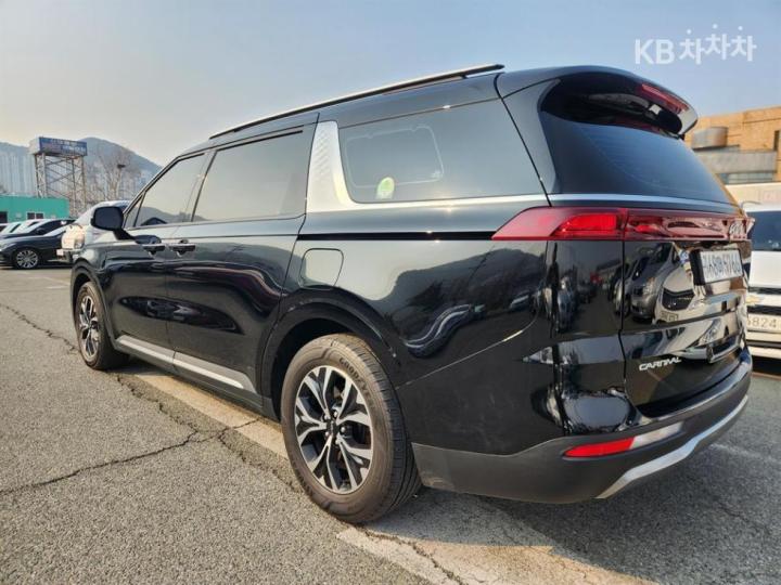 Kia Carnival D2.2 Noblesse — фото 4