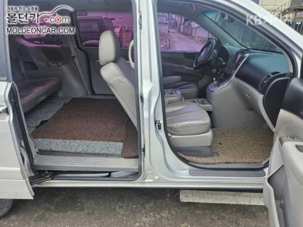 Kia Carnival — miniaturë 15