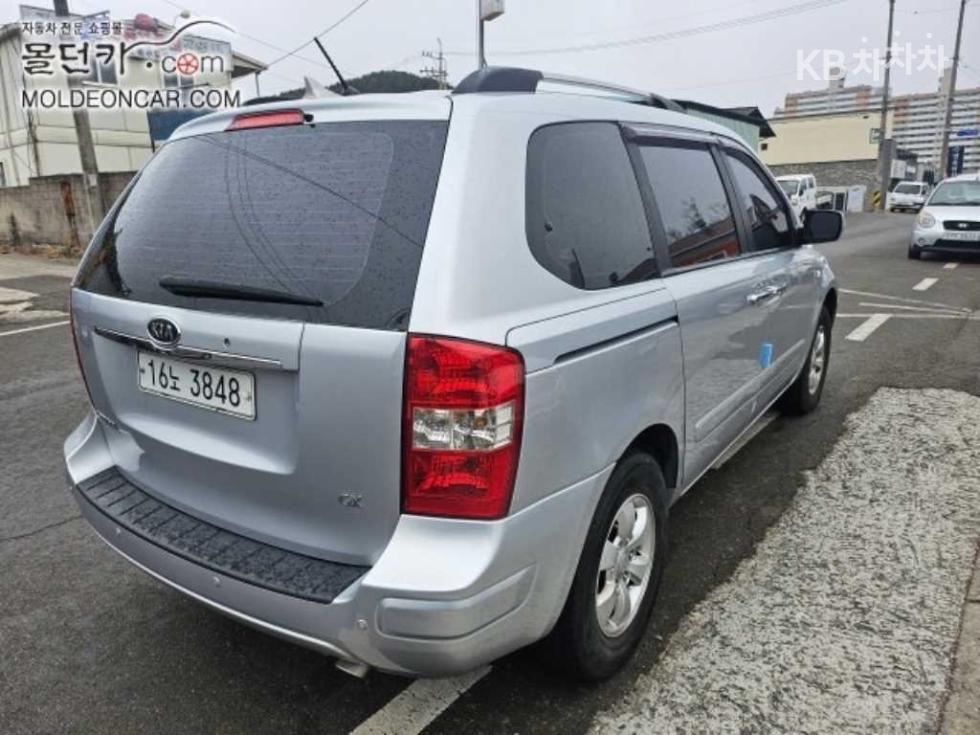 Kia Carnival — miniaturë 17