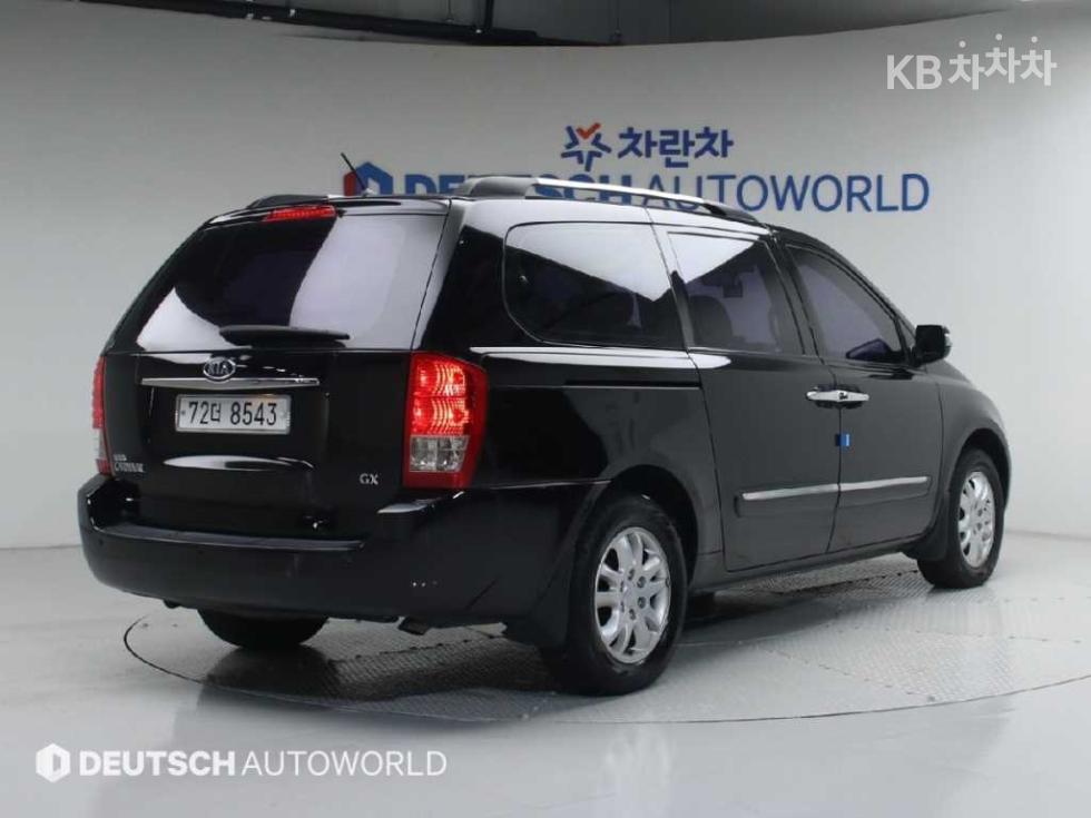 2011 - kia carnival