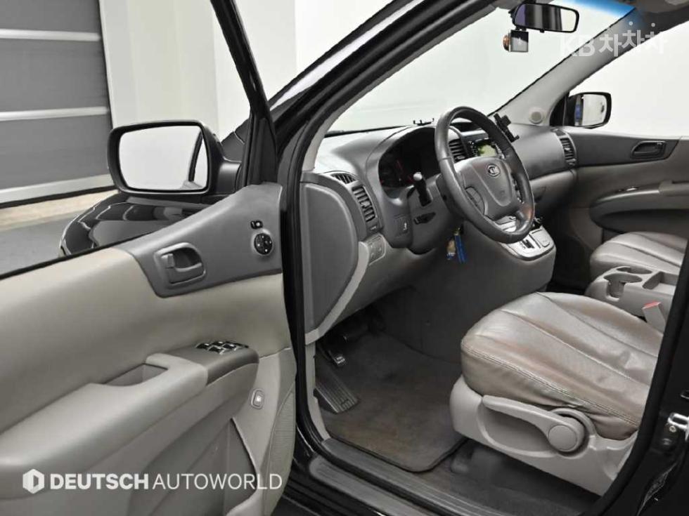 2011 - kia carnival