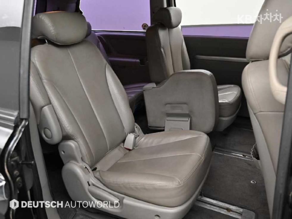 2011 - kia carnival