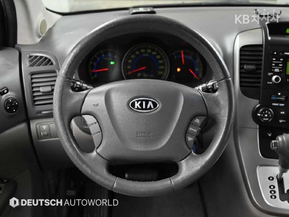2011 - kia carnival