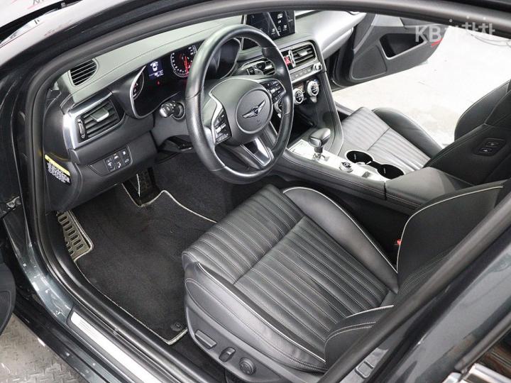 Genesis G70 SPORT 3.3T SPORT Advanced 8