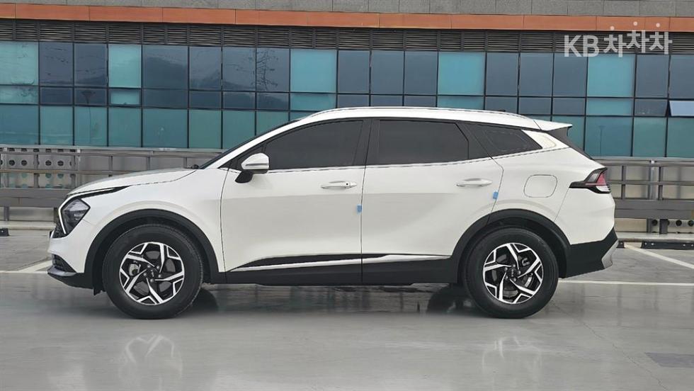 2023 - kia sportage