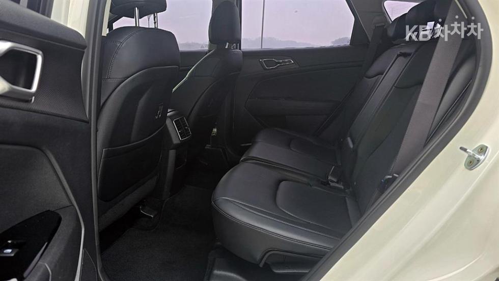 2023 - kia sportage