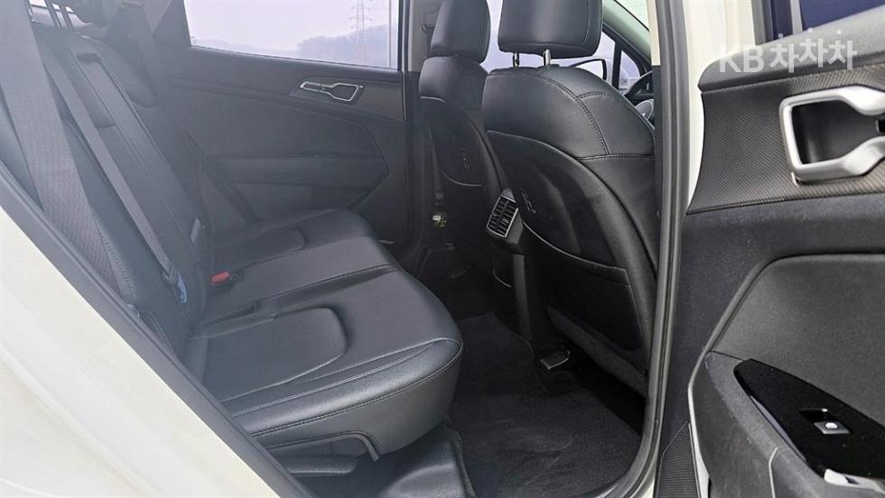 2023 - kia sportage