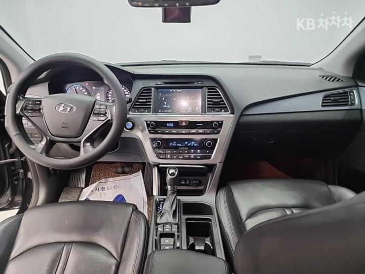 Hyundai Sonata LF Hybrid 2.0 HEV Premium 8