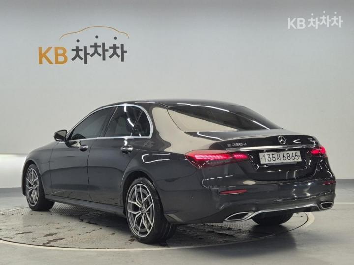 Mercedes-Benz E-Class W213 E220d 4MATIC AMG Line 3