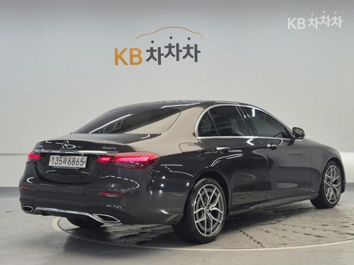 Mercedes-Benz E-Class W213 E220d 4MATIC AMG Line 4