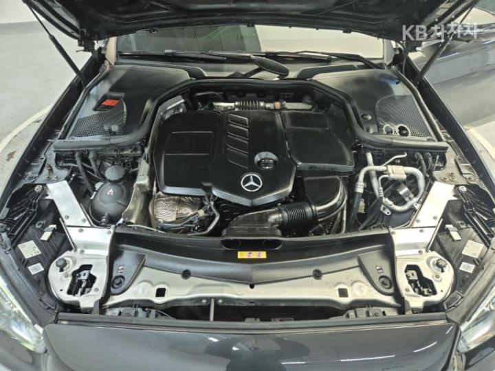 Mercedes-Benz E-Class W213 E220d 4MATIC AMG Line 6
