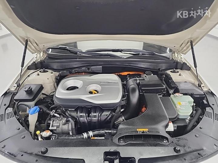 Kia K5 Hybrid 2.0 Noblesse 6