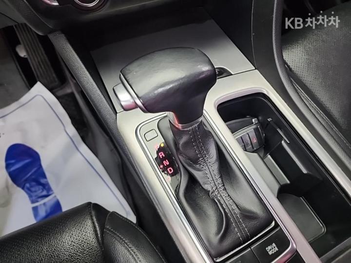 Kia K5 Hybrid 2.0 Noblesse 9