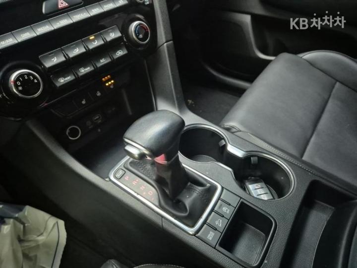 Kia Sportage Diesel 2.0 2WD Prestige 9