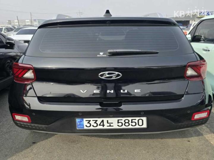 Hyundai Venue Gasoline 1.6 Modern 3