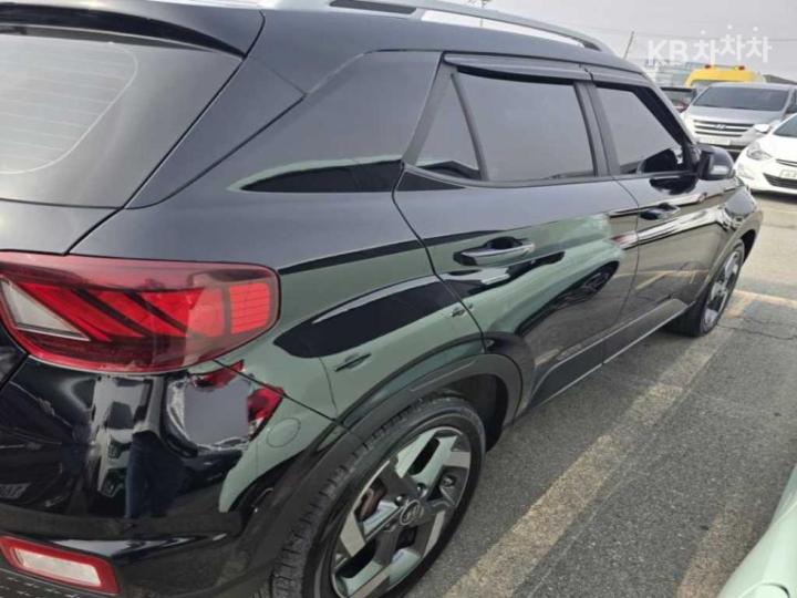 Hyundai Venue Gasoline 1.6 Modern 5