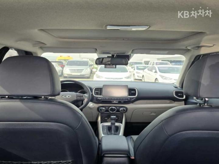 Hyundai Venue Gasoline 1.6 Modern 8