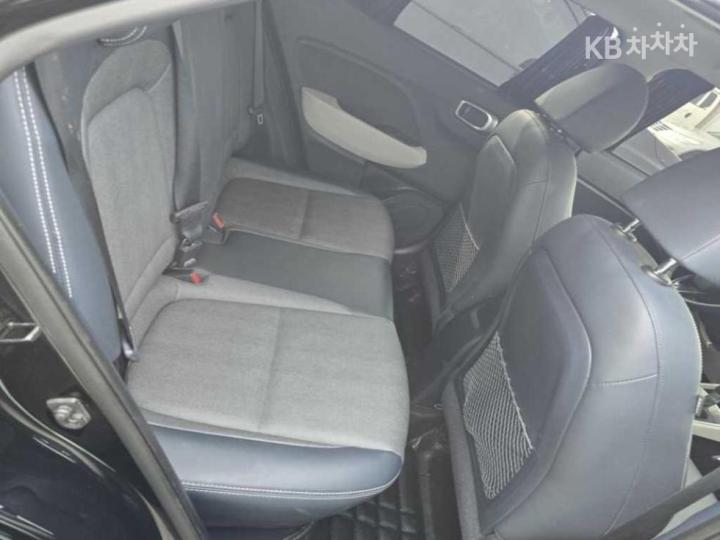 Hyundai Venue Gasoline 1.6 Modern 10