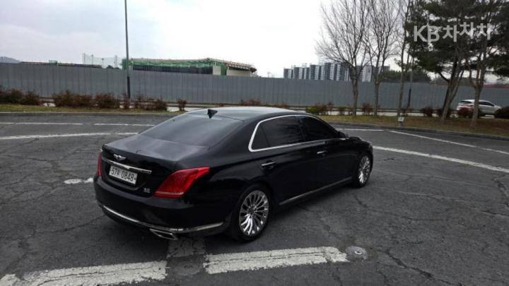 Genesis EQ900 5.0 GDI AWD Prestige 4