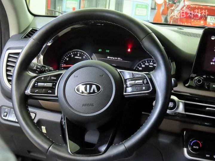 Kia Seltos 1.6 Gasoline Turbo 4WD Signature 9