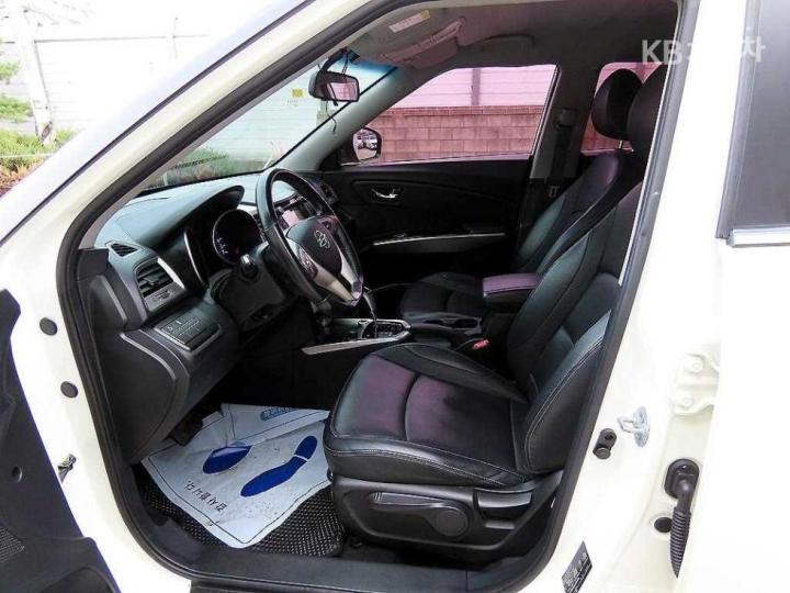 KG Mobility (Ssangyong) Tivoli Gasoline VX 6