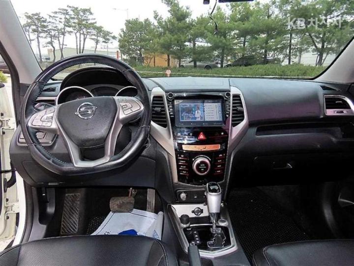 KG Mobility (Ssangyong) Tivoli Gasoline VX 8