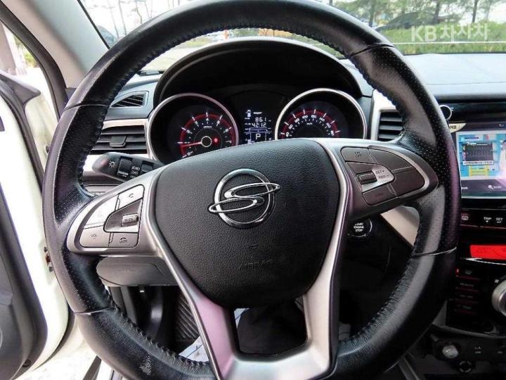 KG Mobility (Ssangyong) Tivoli Gasoline VX 9