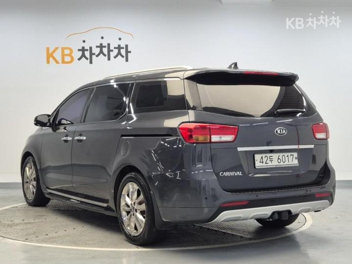 Kia Carnival 2.2 Diesel Prestige 3