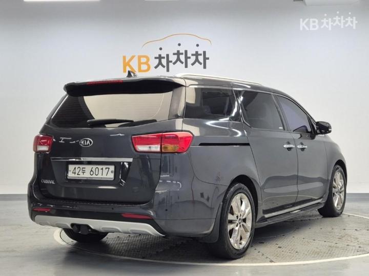 Kia Carnival 2.2 Diesel Prestige 4
