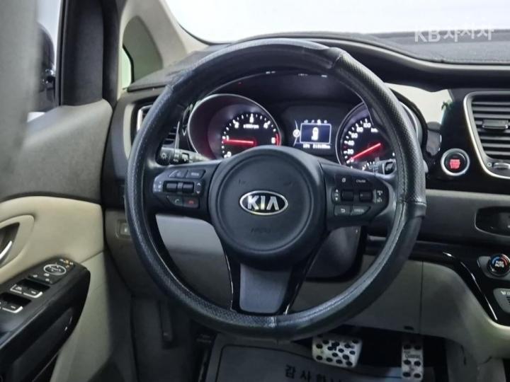 Kia Carnival 2.2 Diesel Prestige 10