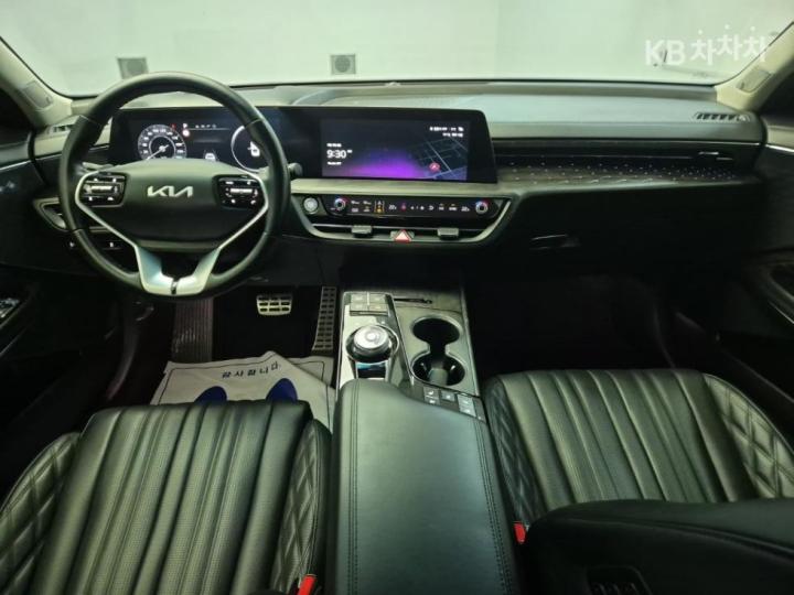 Kia K8 3.5 Gasoline AWD Platinum 8