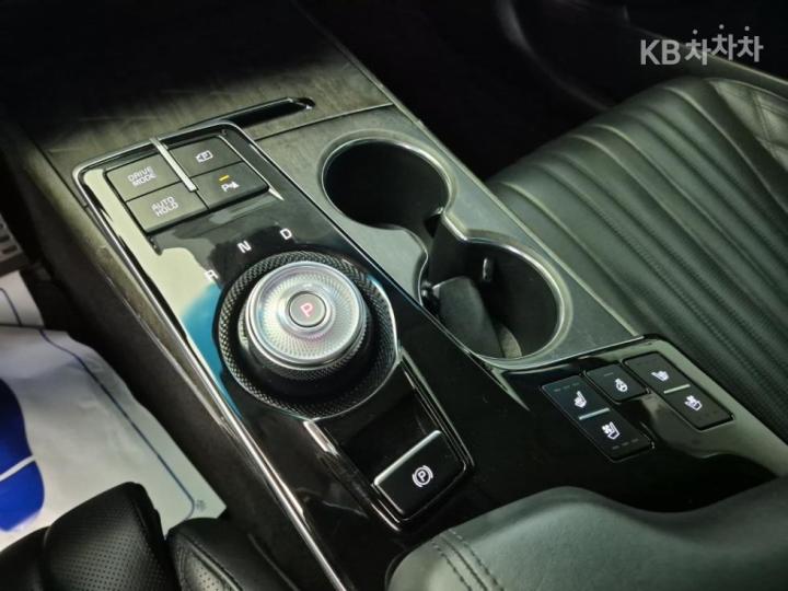 Kia K8 3.5 Gasoline AWD Platinum 9