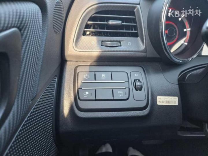 KG Mobility (Ssangyong) Tivoli Air 2WD RX 8