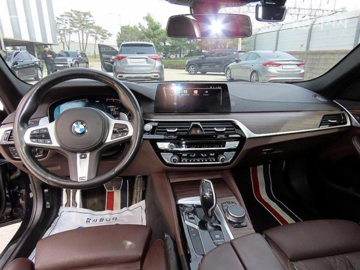 BMW 5 Series G30 530i M Sport Plus 8