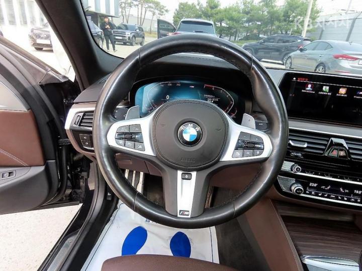 BMW 5 Series G30 530i M Sport Plus 9