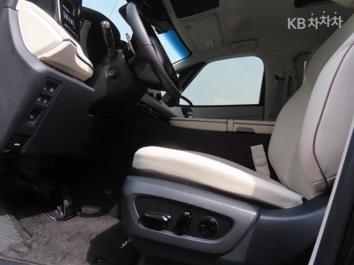 Lexus LM 500h Executive 6