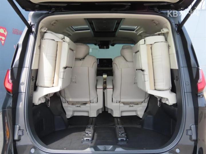 Lexus LM 500h Executive 7