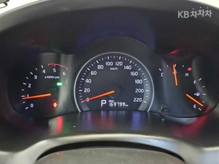 Kia Carnival R New GX Premium Type 9