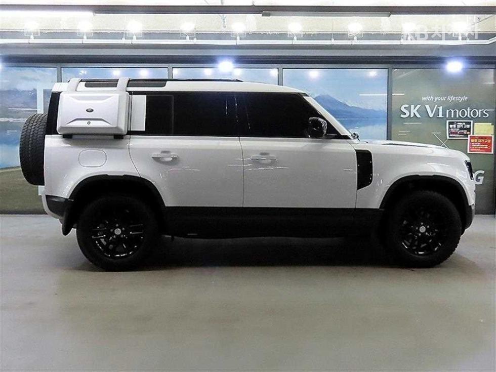 2021 Land Rover (L663) photo