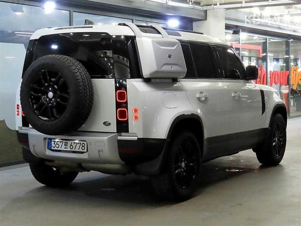 2021 Land Rover (L663) photo