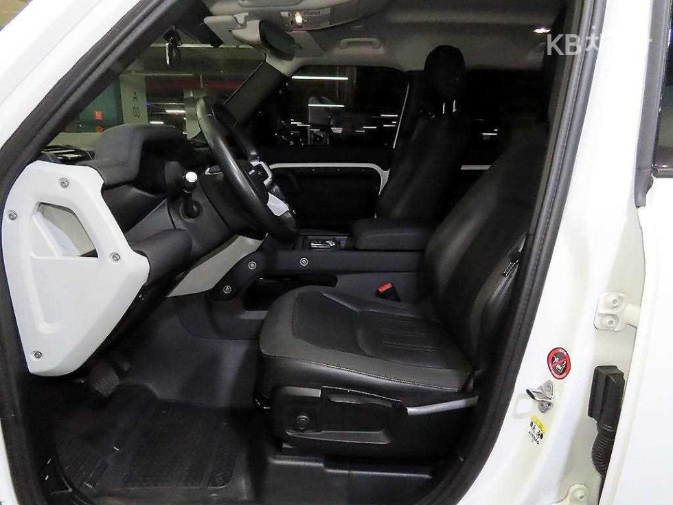 2021 Land Rover (L663) photo