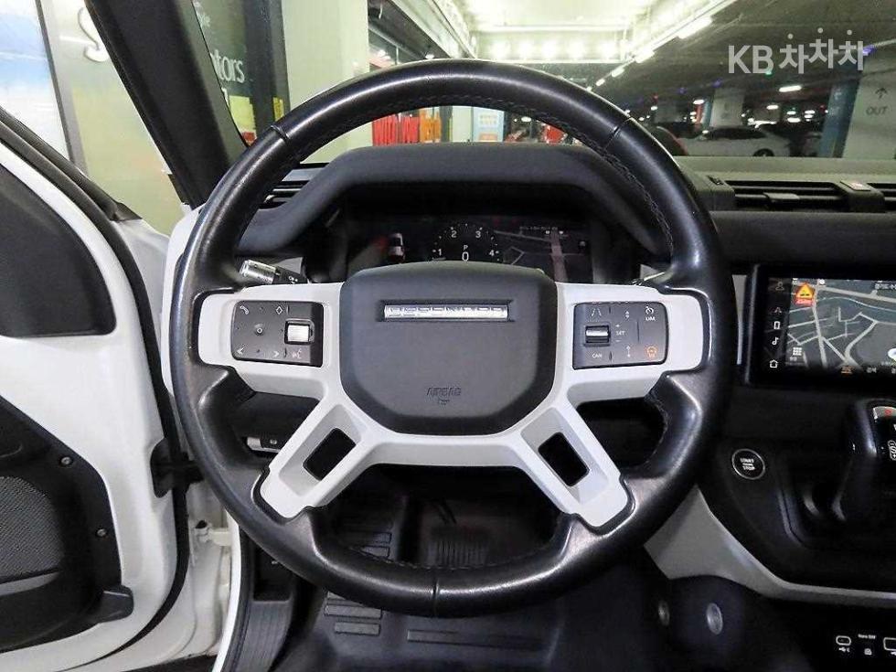2021 Land Rover (L663) photo