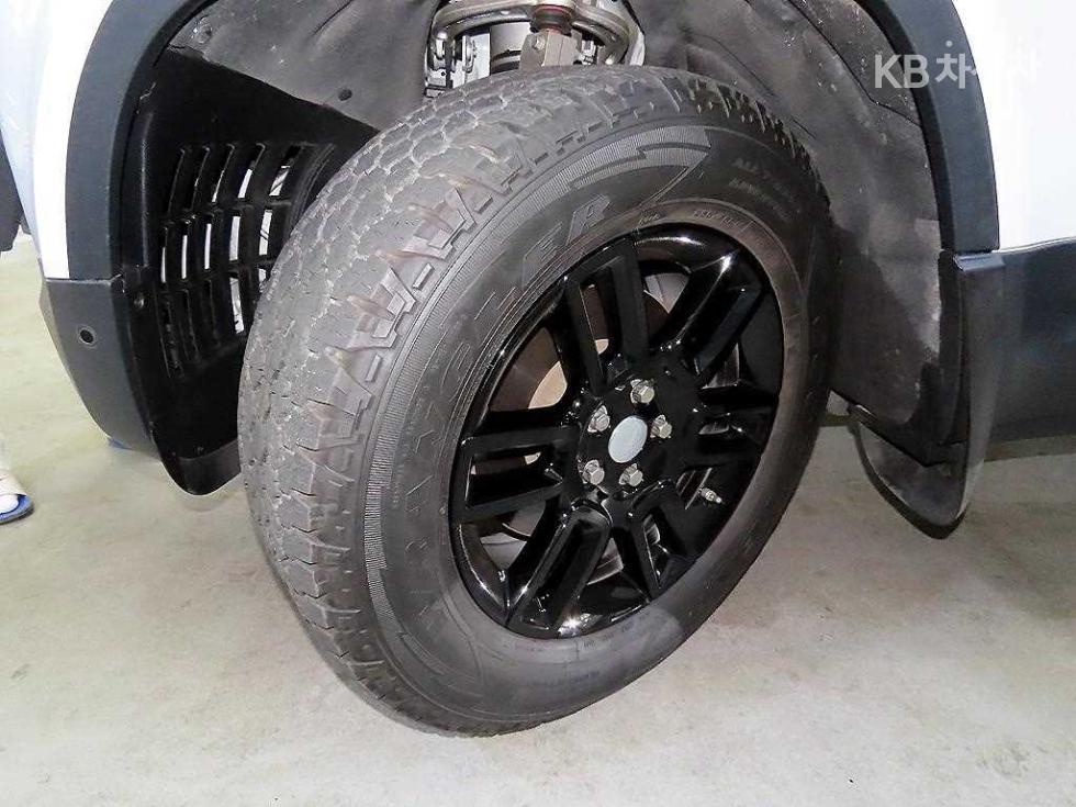 2021 Land Rover (L663) photo