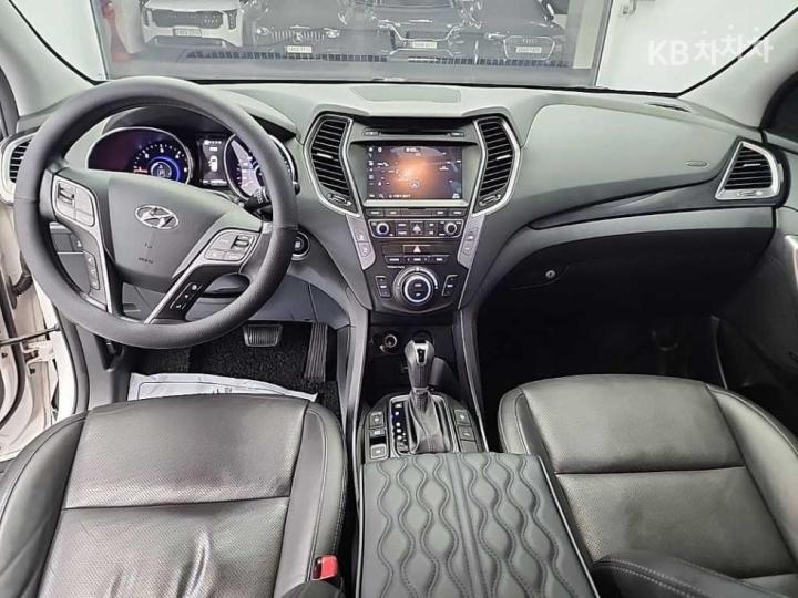 Hyundai Santa Fe DM R2.0 4WD EXCLUSIVE Base Type 8