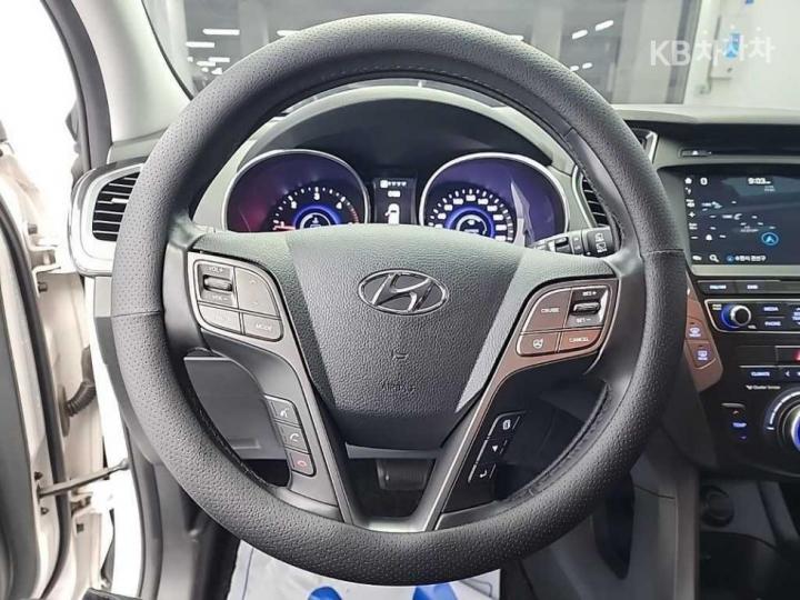 Hyundai Santa Fe DM R2.0 4WD EXCLUSIVE Base Type 10